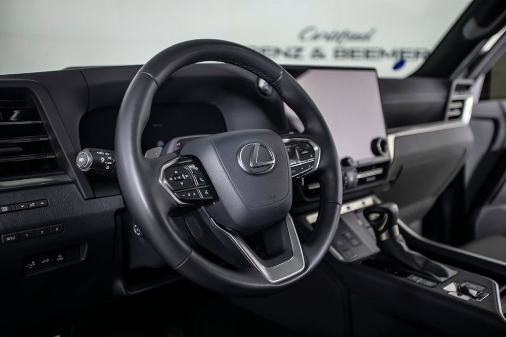 Used 2024 Lexus GX 550 w/ Accessory Package (31) AWD/4WD image 25