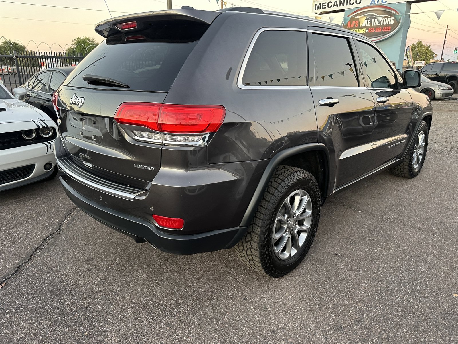 Used 2015 Jeep Grand Cherokee Limited AWD/4WD image 4