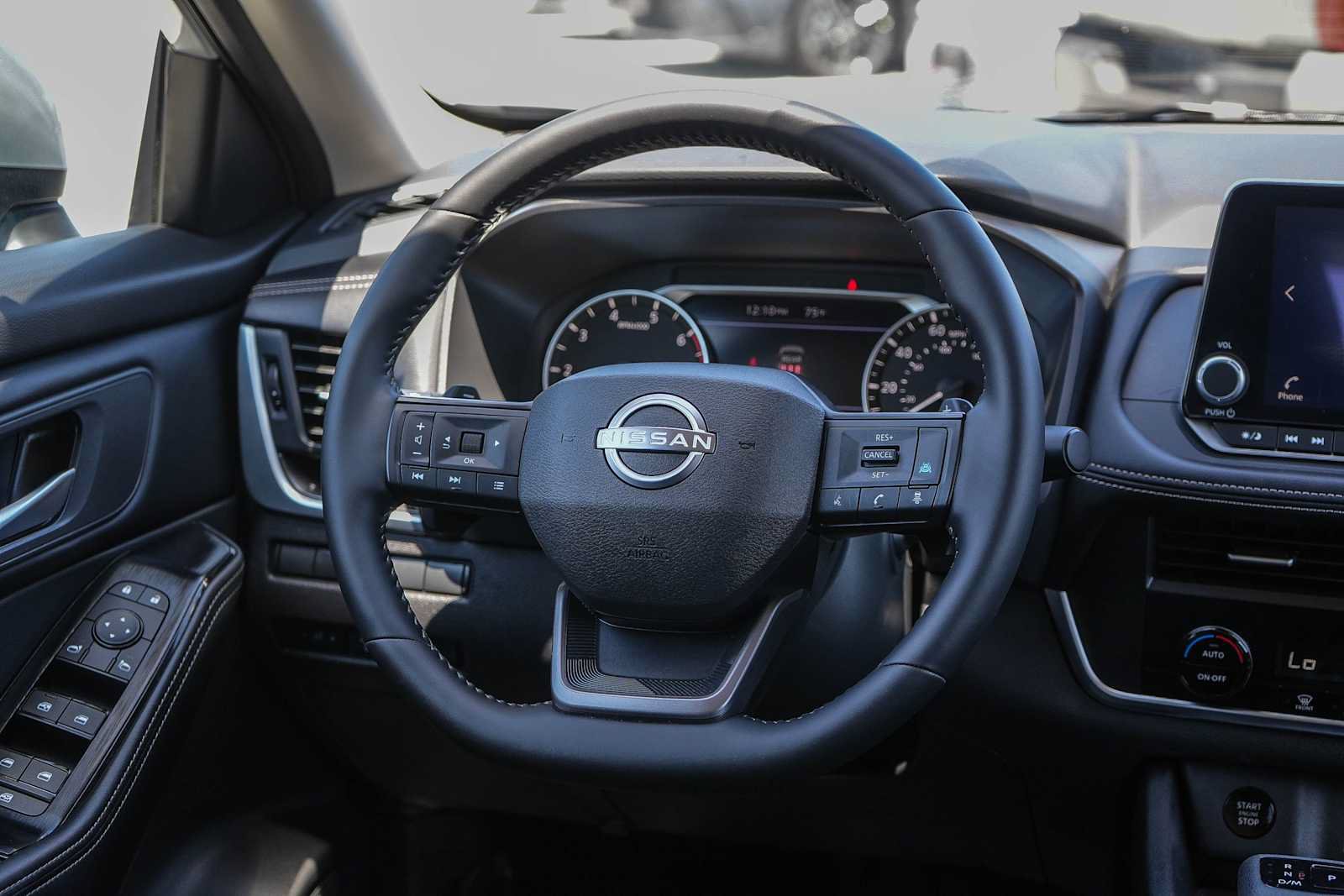 Used 2025 Nissan Rogue SV AWD/4WD image 15