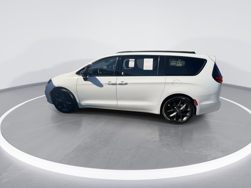 Used 2025 Chrysler Pacifica Limited FWD image 5