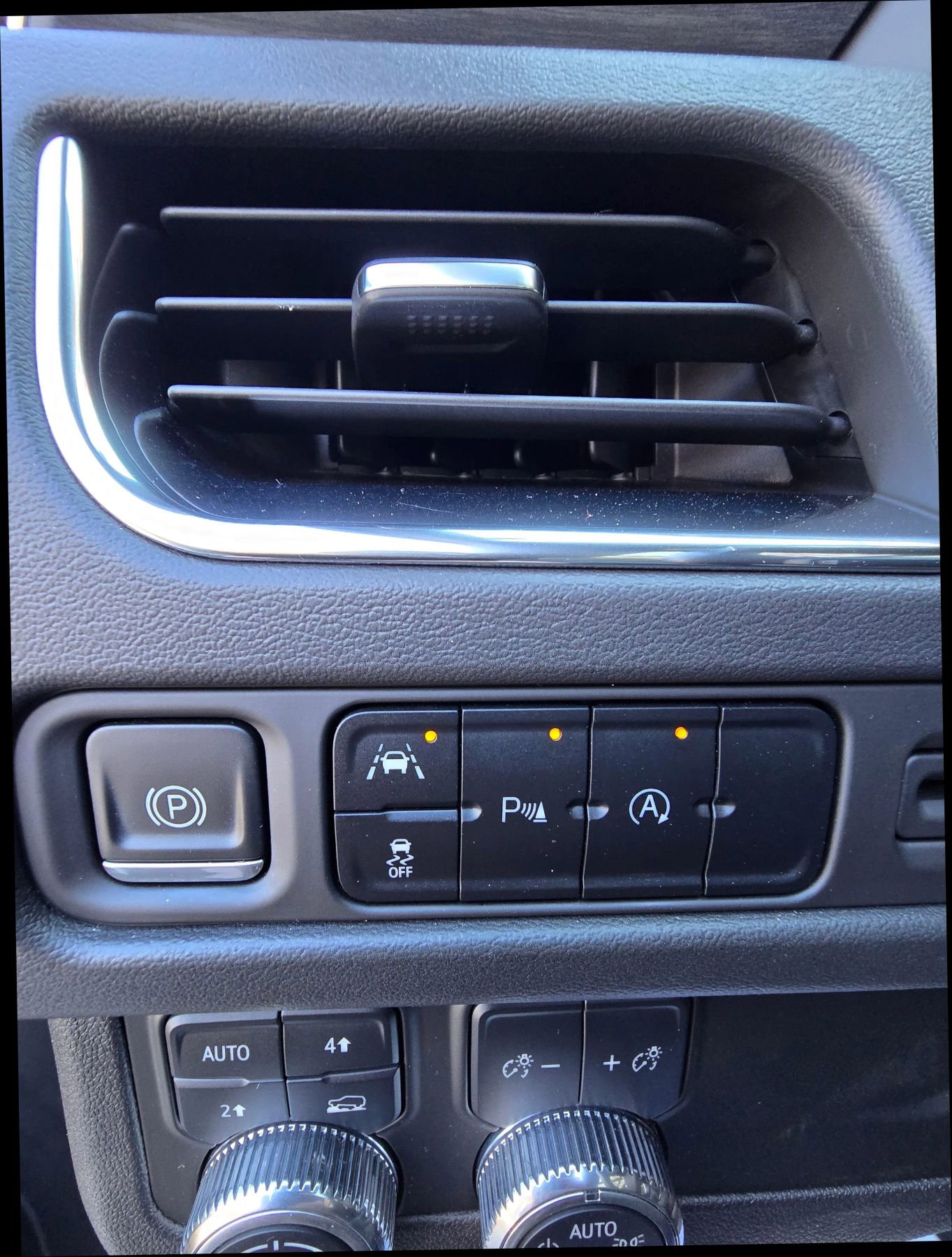 Used 2023 GMC Yukon XL SLT image 25