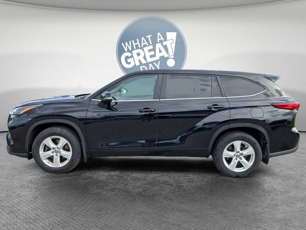 Used 2023 Toyota Highlander LE image 6