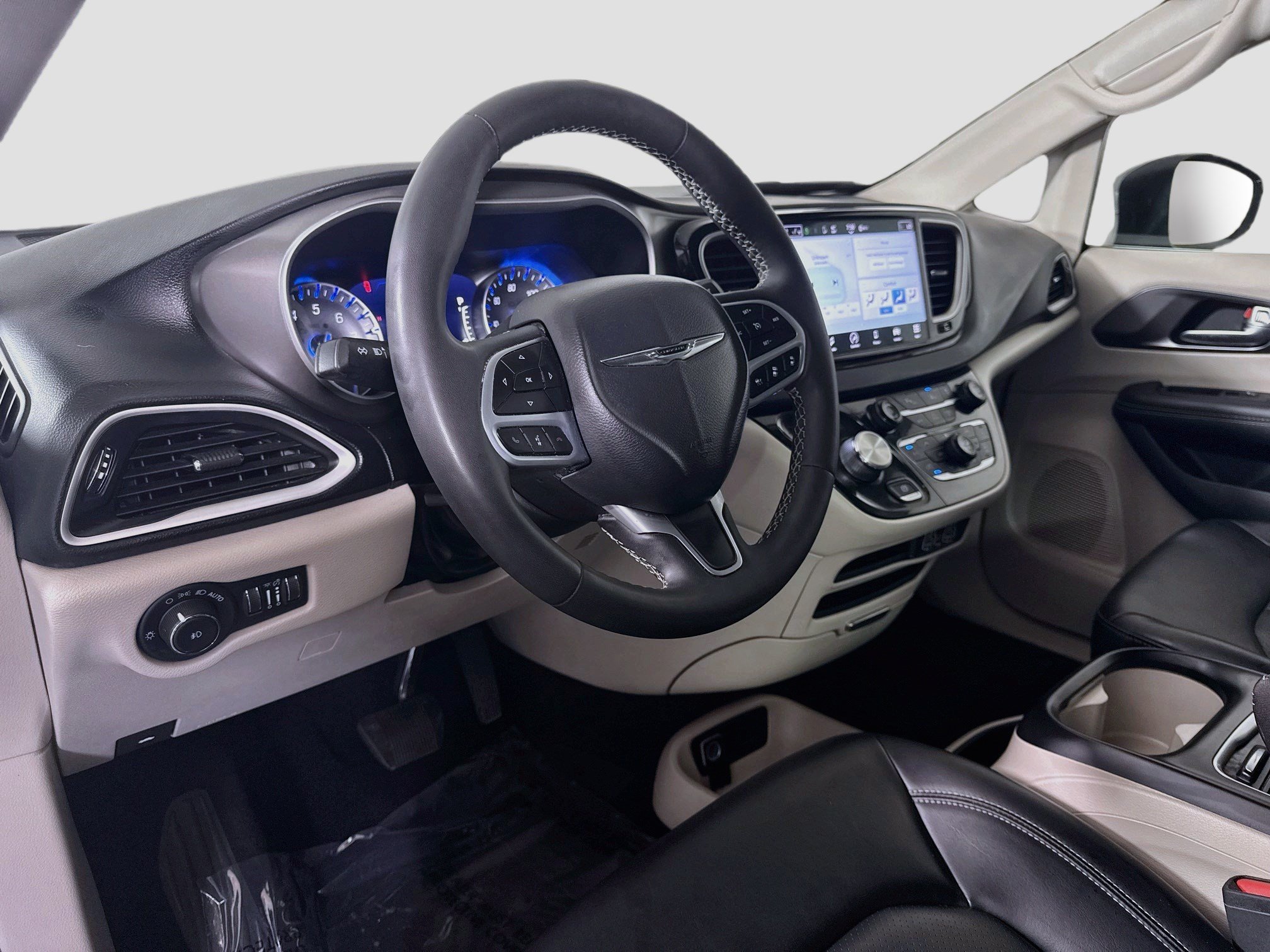 Used 2023 Chrysler Pacifica Touring-L FWD image 23