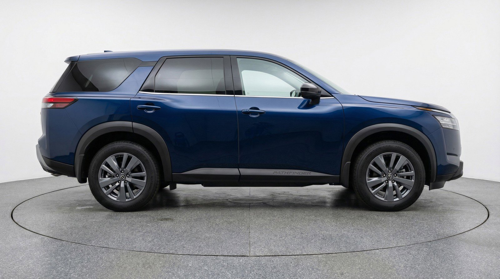 Used 2025 Nissan Pathfinder SV image 11