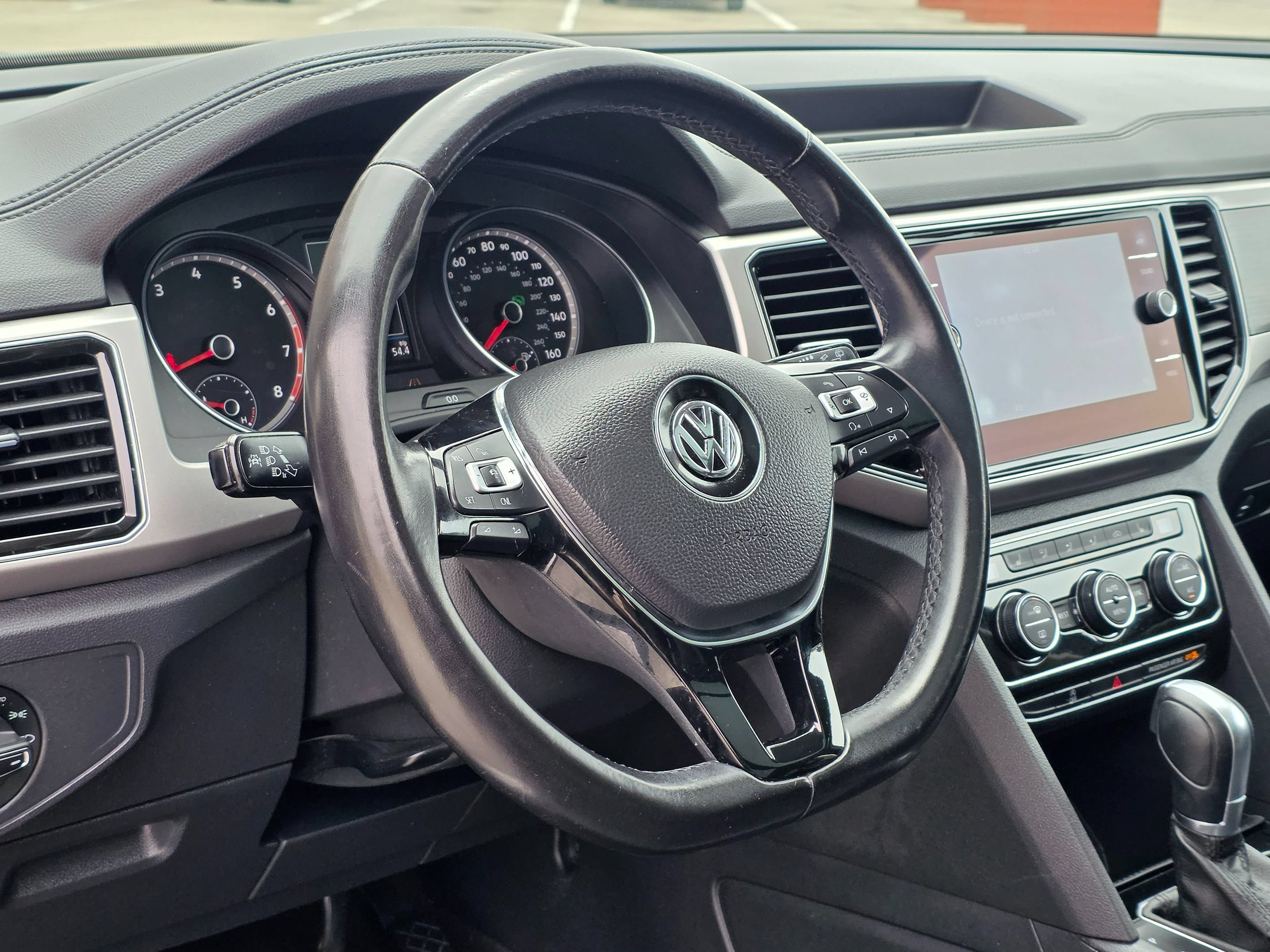 Used 2018 Volkswagen Atlas SEL FWD image 16