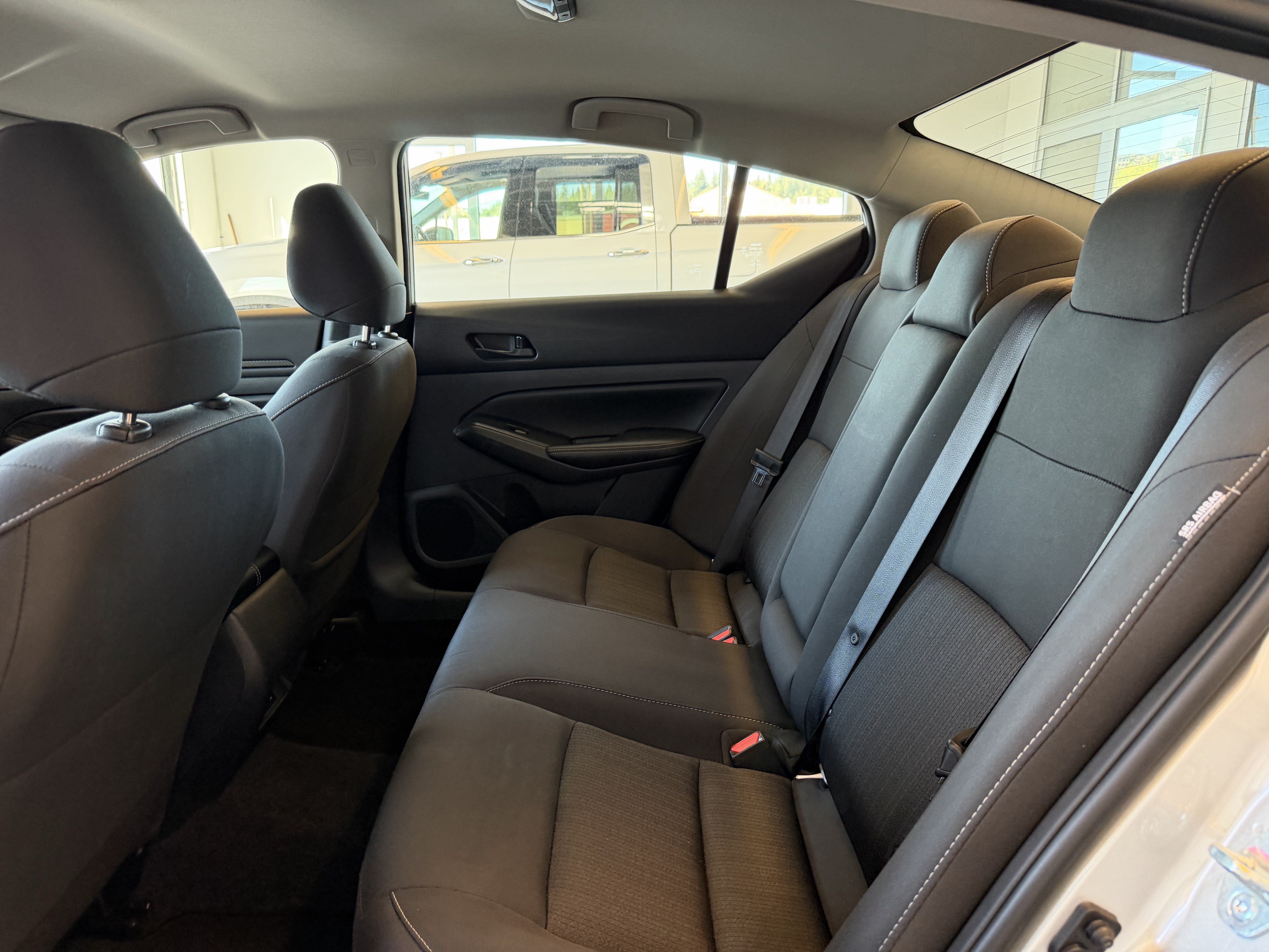 Used 2025 Nissan Altima 2.5 SV FWD image 9
