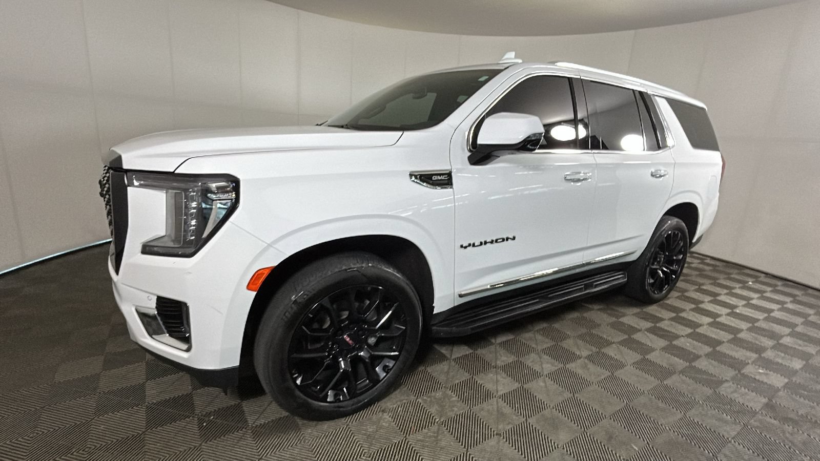 Used 2023 GMC Yukon SLT w/ SLT Premium Package AWD/4WD image 8