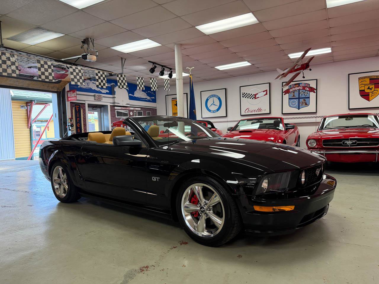 Used 2007 Ford Mustang GT RWD image 2