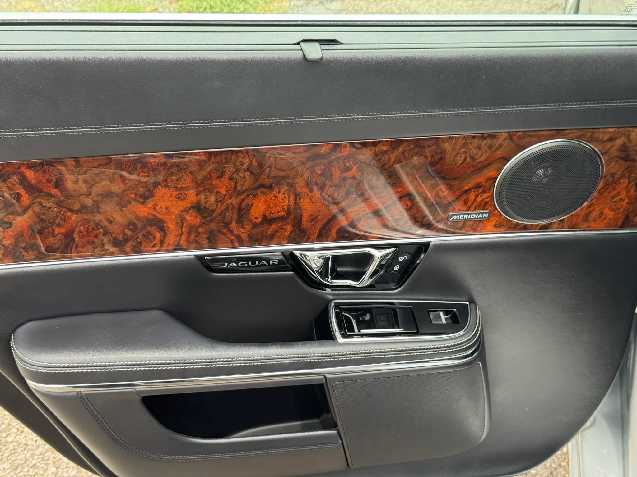 Used 2014 Jaguar XJ L Portfolio RWD image 17