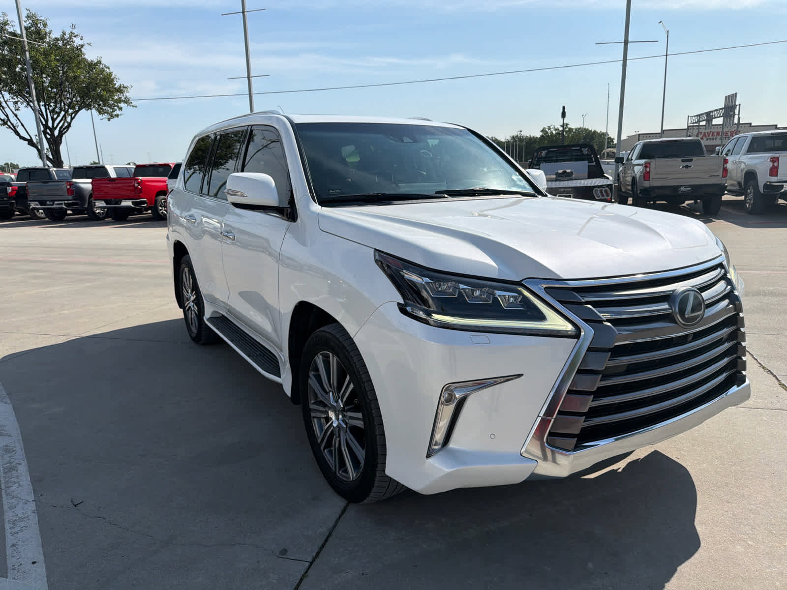 Used 2017 Lexus LX 570 4WD w/ Luxury Package image 4