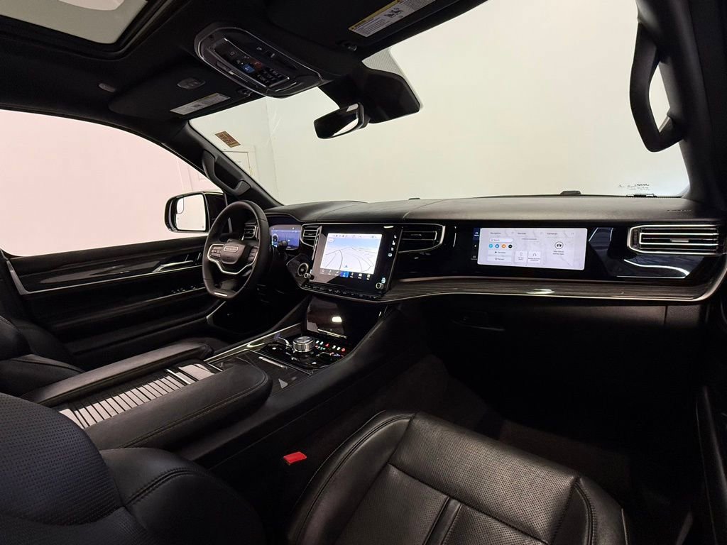 Used 2022 Jeep Wagoneer Series III w/ Premium Group I image 25
