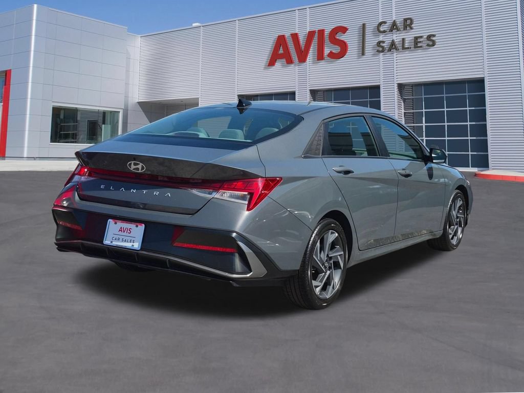 Used 2025 Hyundai Elantra SEL FWD image 6