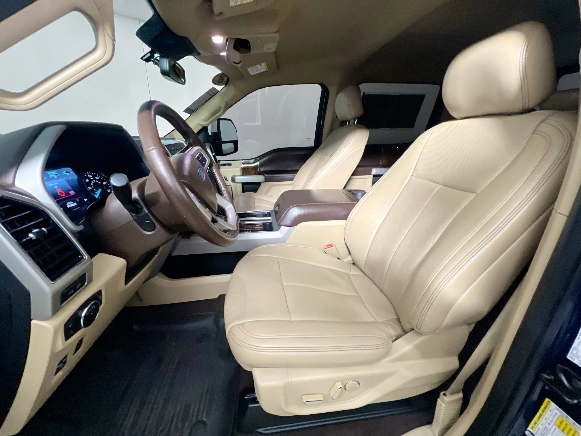 Used 2018 Ford F150 Lariat w/ Equipment Group 502A Luxury image 14