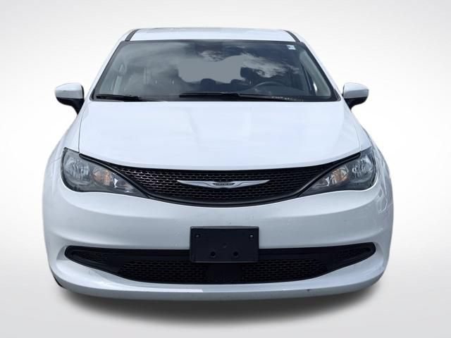 Certified 2023 Chrysler Voyager LX FWD image 3