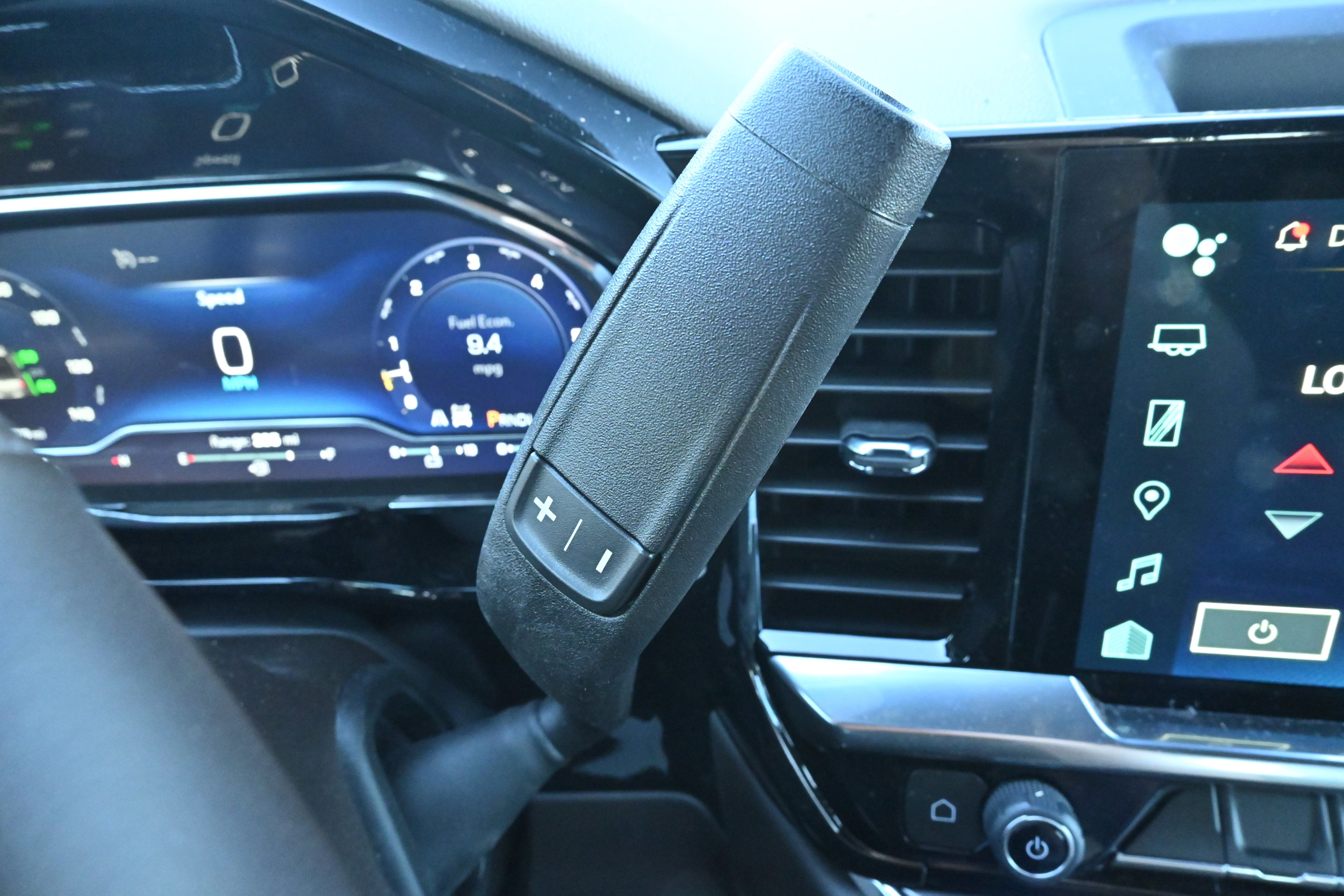 Used 2024 Chevrolet Silverado 2500 LTZ w/ LTZ Convenience Package image 20