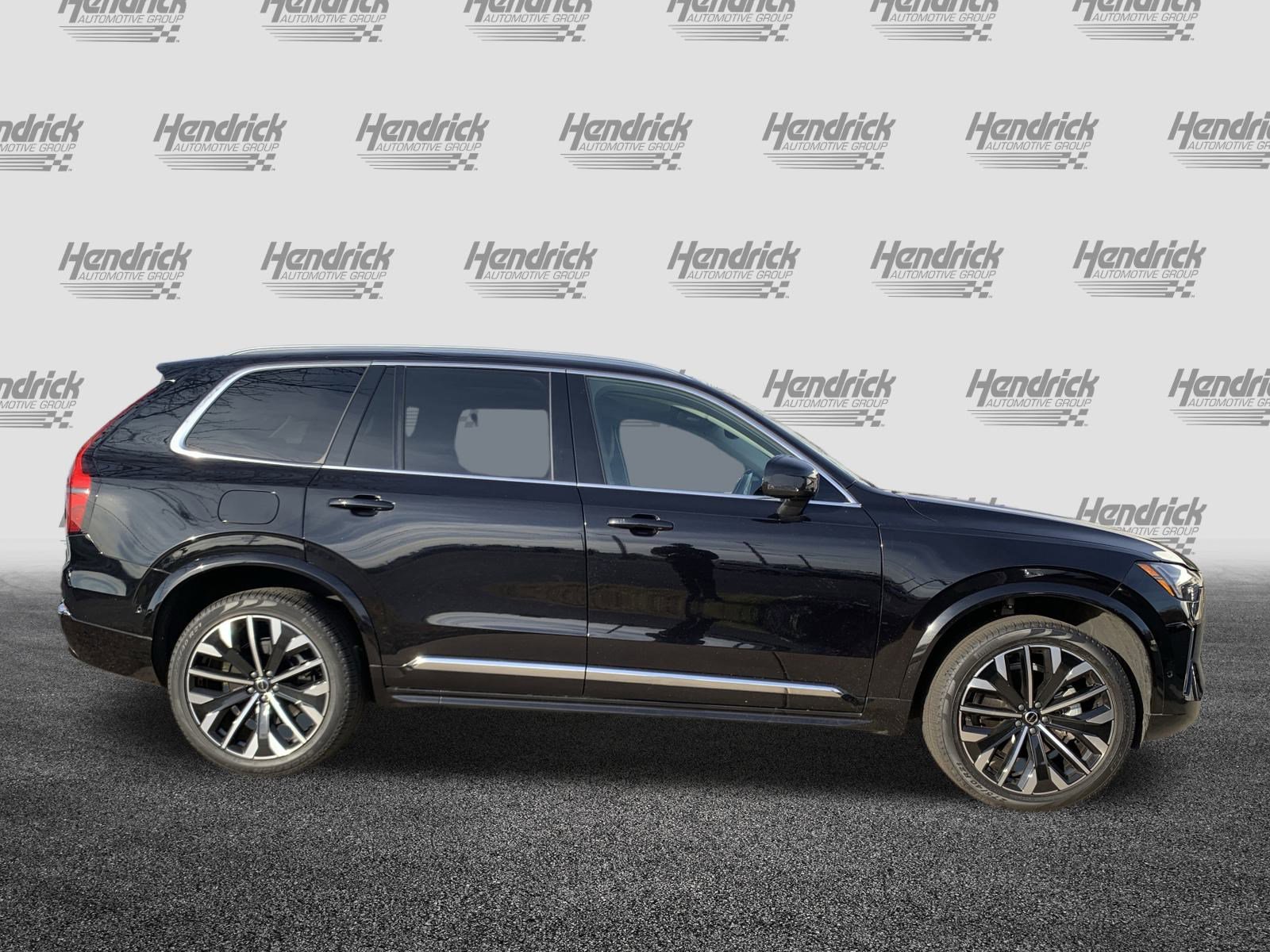 Used 2025 Volvo XC90 B5 Plus image 11