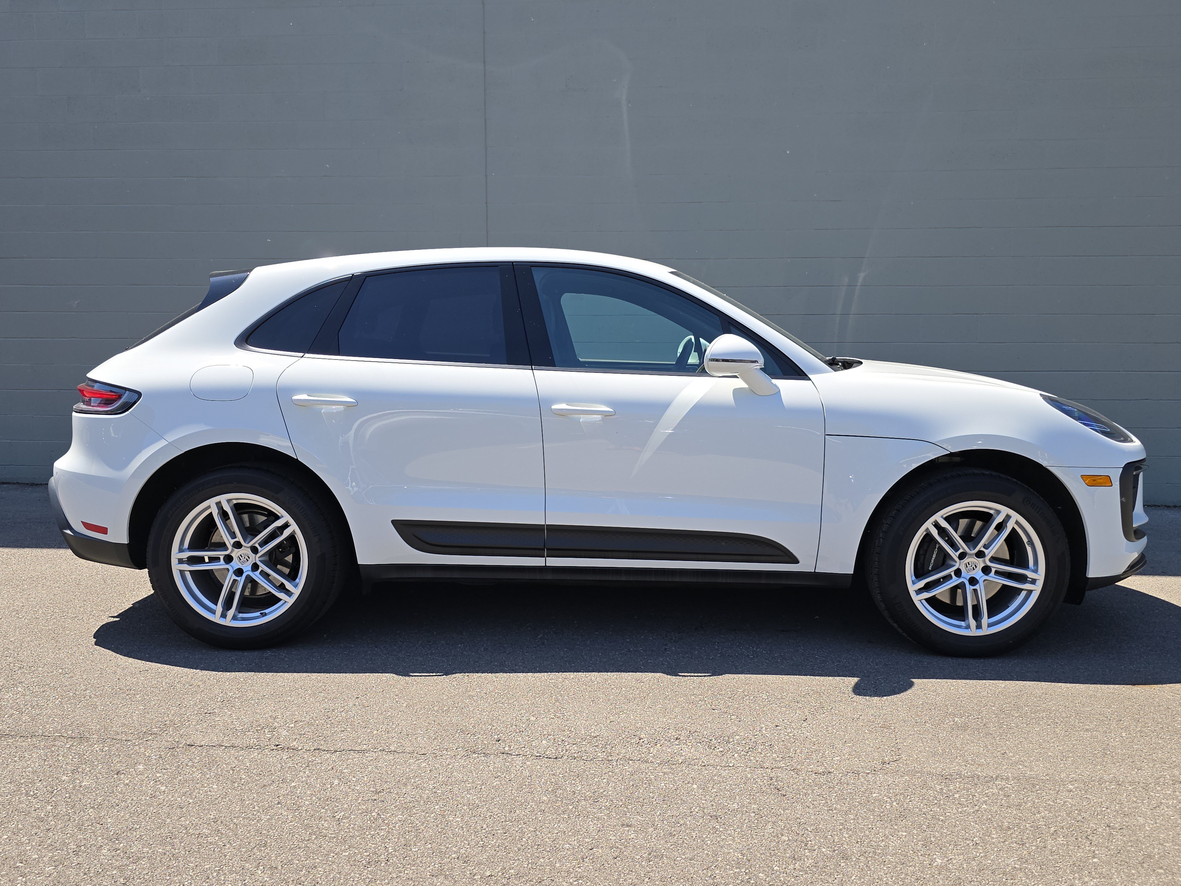 Certified 2023 Porsche Macan AWD/4WD image 10