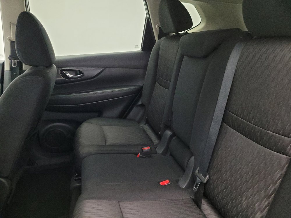 Used 2017 Nissan Rogue SV image 18