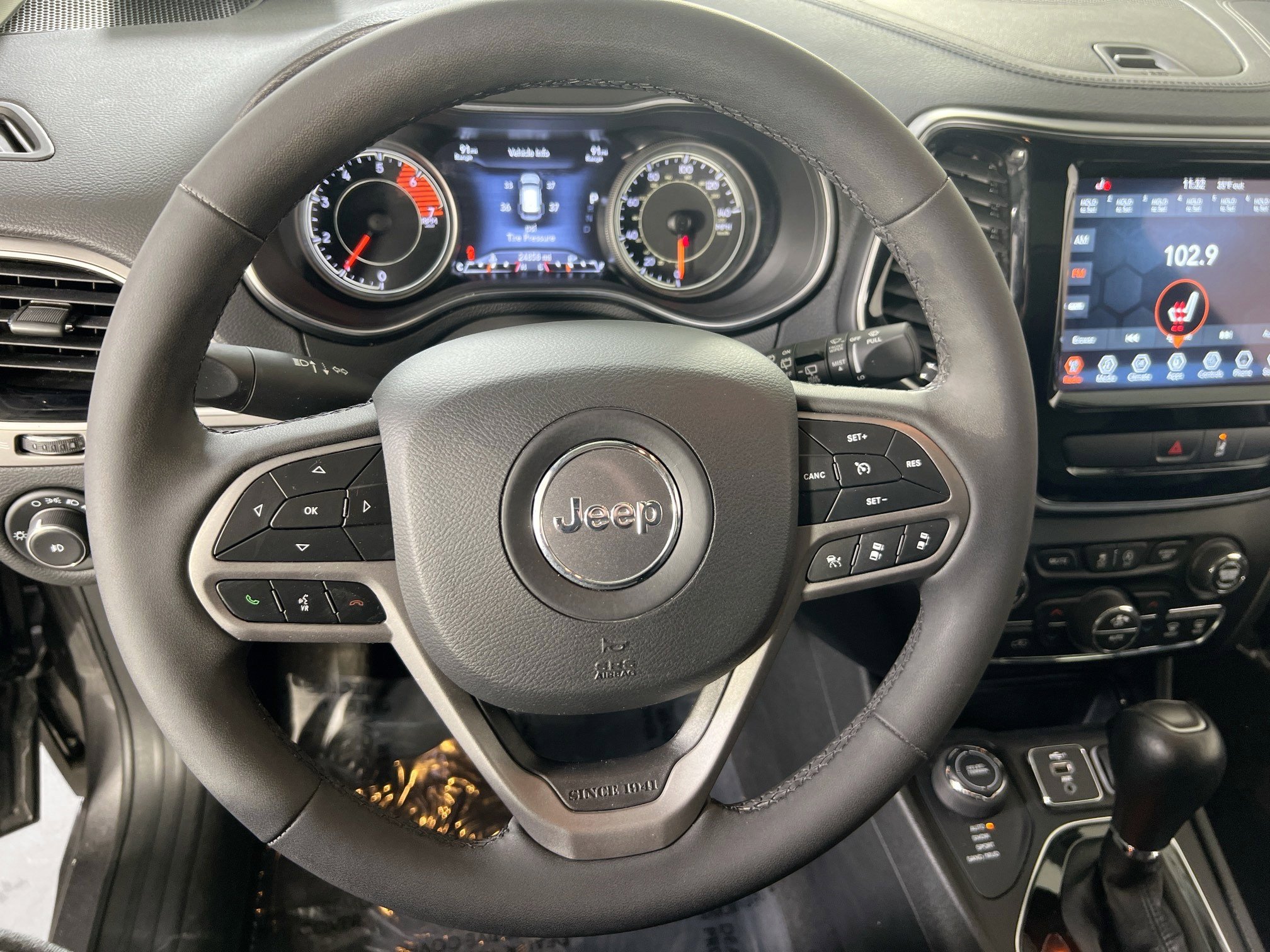 Used 2022 Jeep Cherokee Limited AWD/4WD image 11