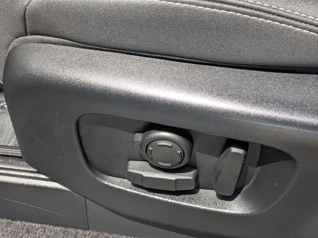 Used 2024 Land Rover Discovery S AWD/4WD image 17