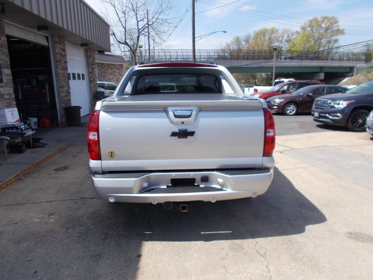 Used 2011 Chevrolet Avalanche LTZ image 4