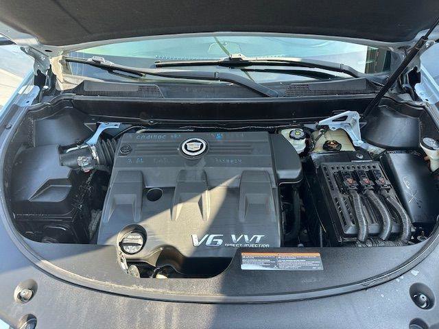 Used 2013 Cadillac SRX Luxury w/ Driver Awareness Package image 8