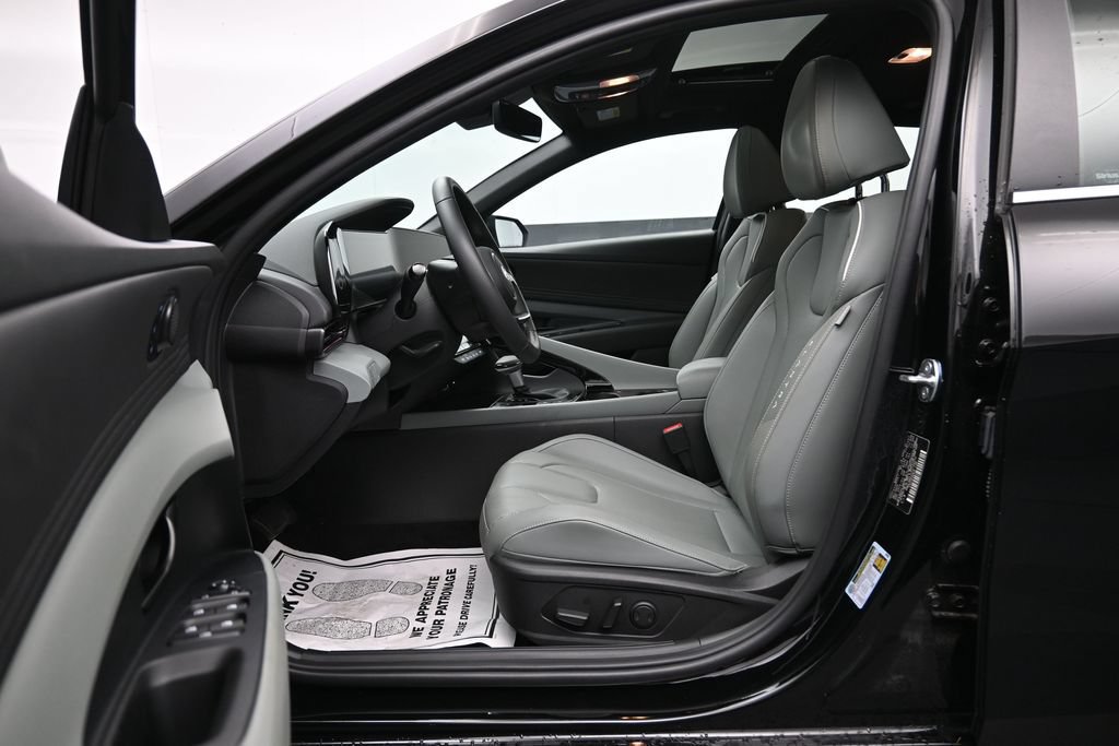 Certified 2026 Hyundai Elantra Limited w/ Cargo Package FWD image 23