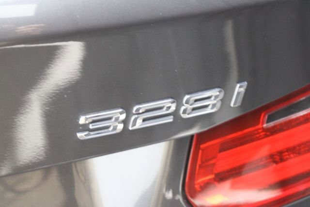Used 2014 BMW 328i xDrive Sedan AWD/4WD image 8