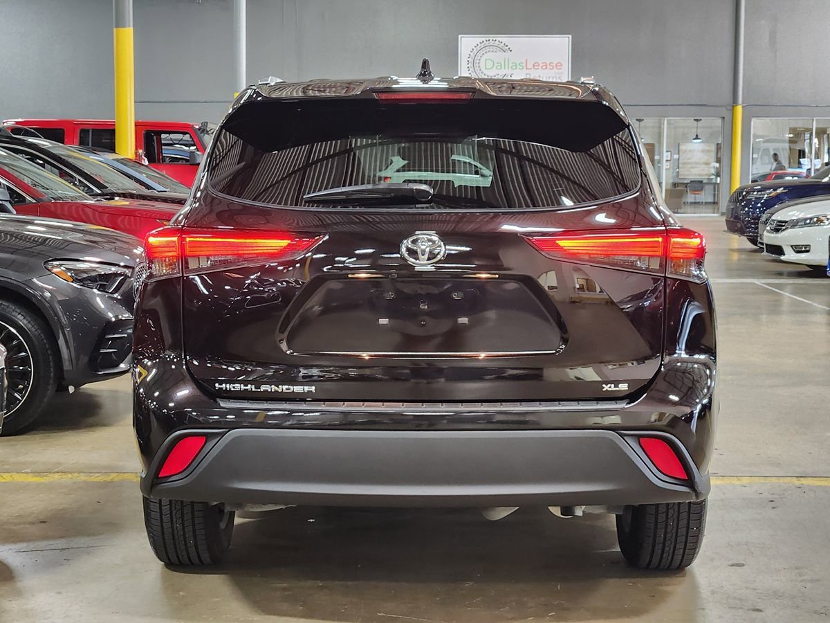 Used 2022 Toyota Highlander XLE FWD image 10