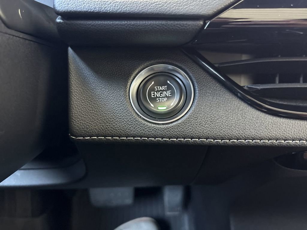 Certified 2025 Buick Enclave Avenir AWD/4WD image 17