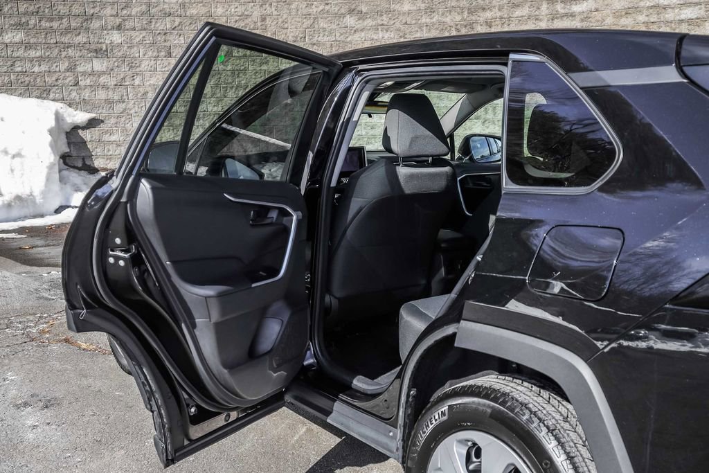 Used 2024 Toyota RAV4 LE image 19