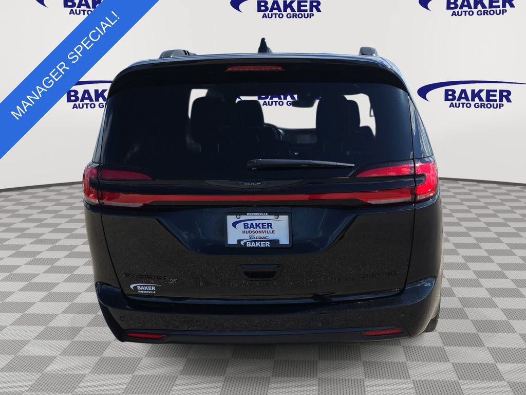 Used 2025 Chrysler Pacifica Limited FWD image 6