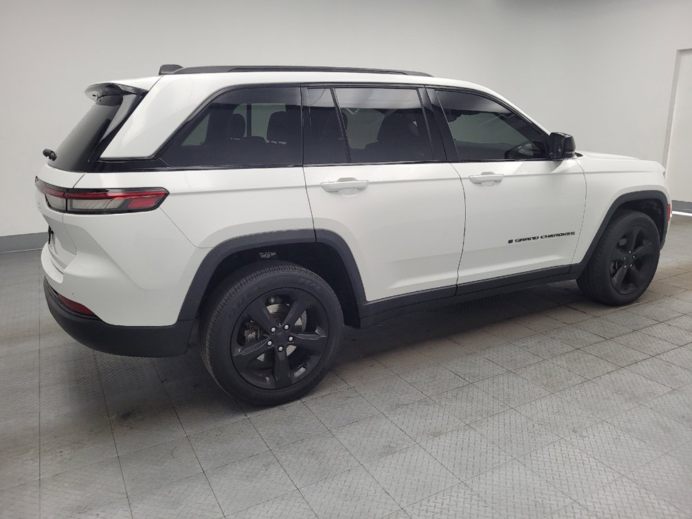 Used 2023 Jeep Grand Cherokee Altitude AWD/4WD image 10