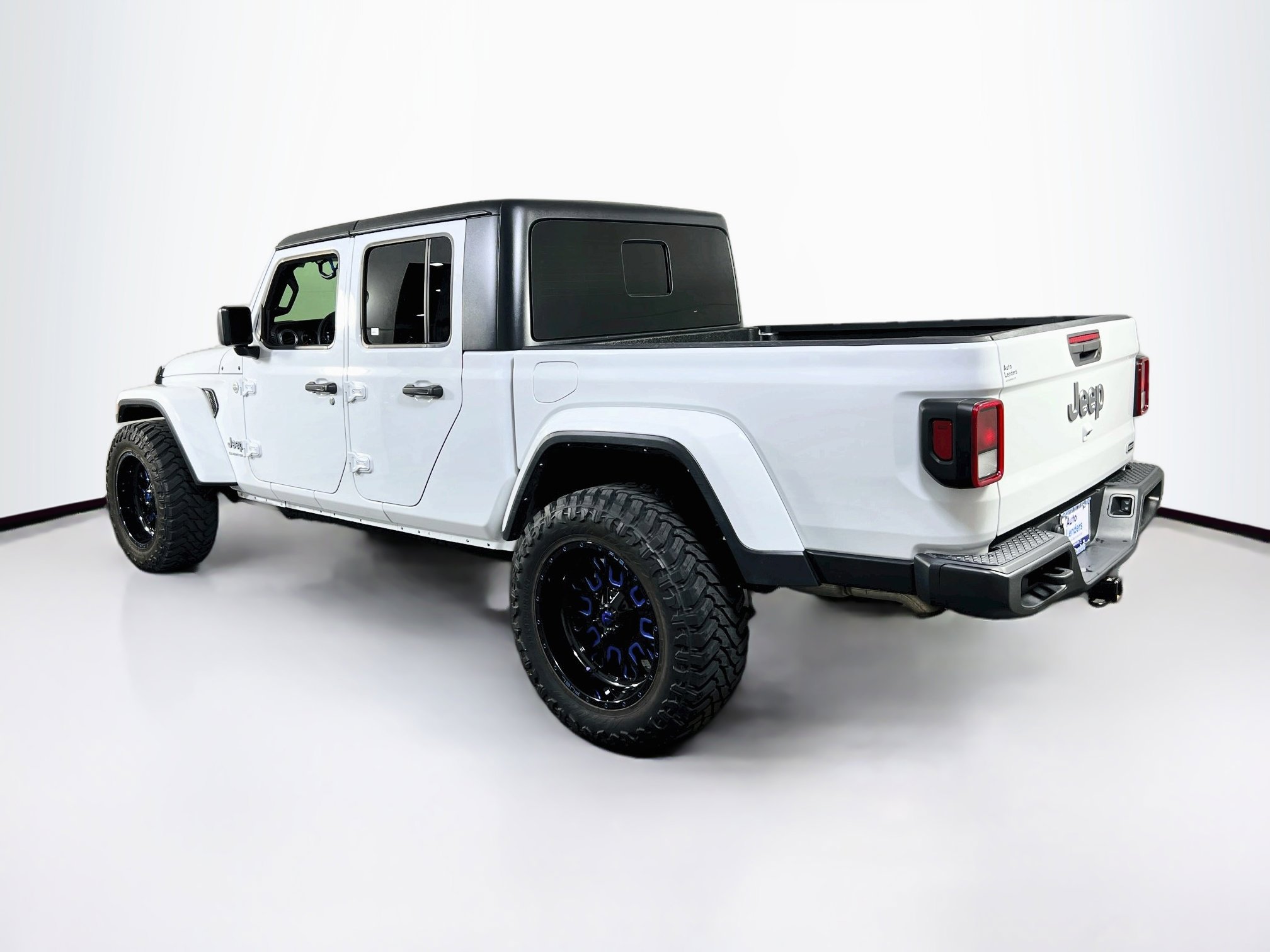 Used 2023 Jeep Gladiator Overland AWD/4WD image 7