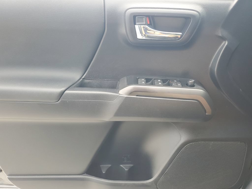 Certified 2020 Toyota Tacoma TRD Sport AWD/4WD image 18