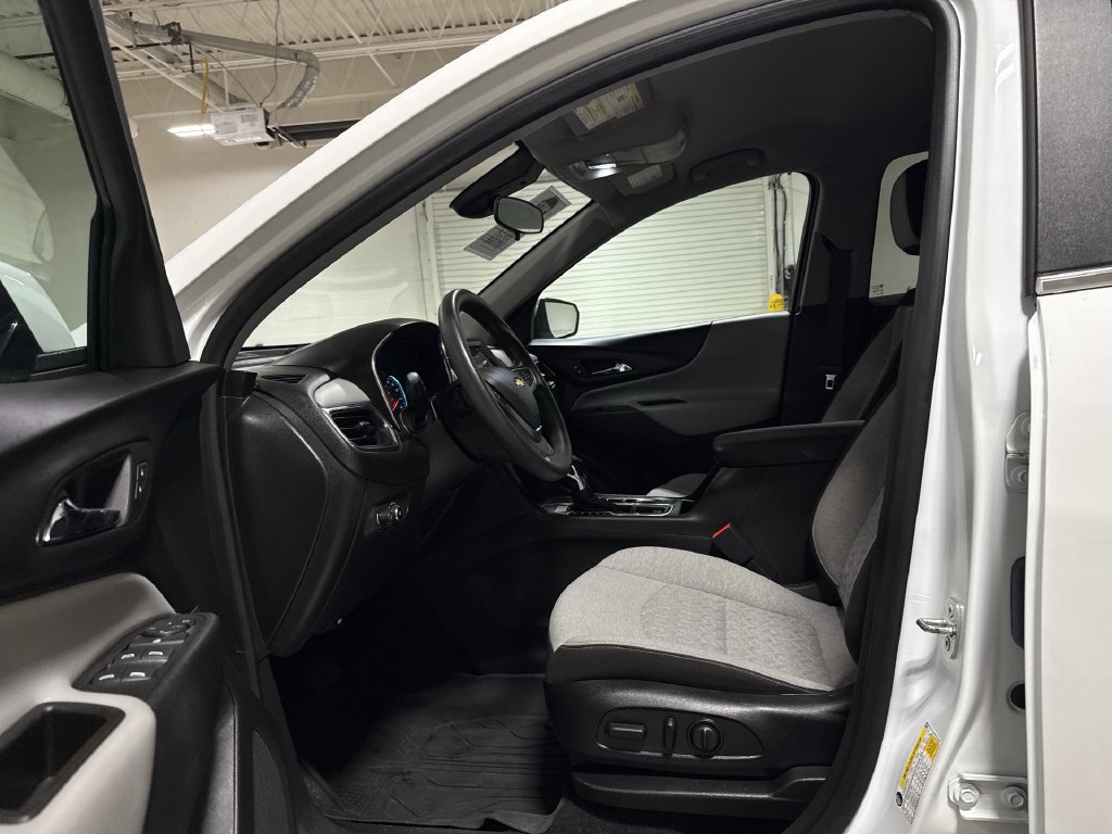 Used 2023 Chevrolet Equinox LT w/ LPO, Floor Liner Package FWD image 19