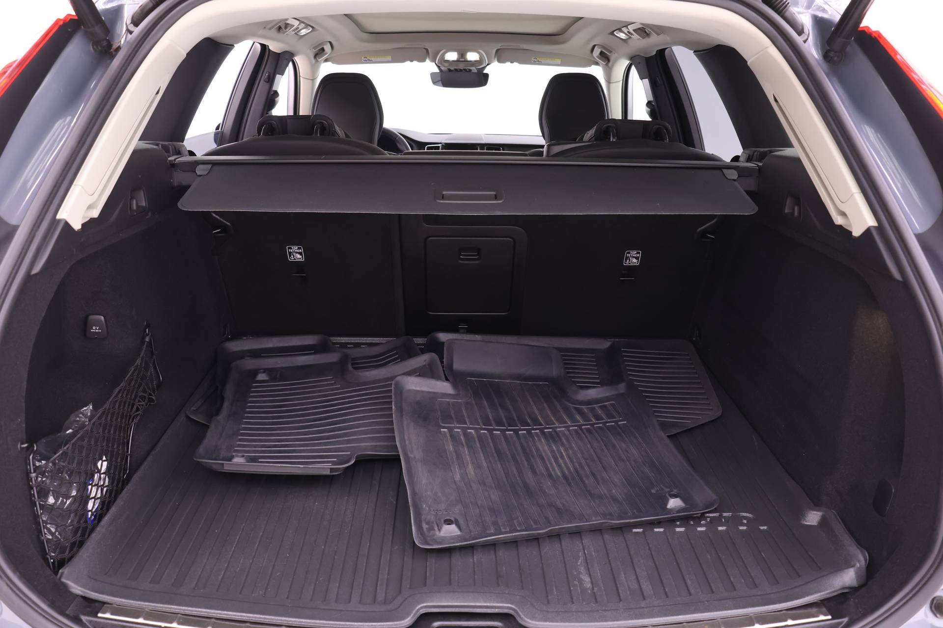 Certified 2024 Volvo XC60 B5 Ultimate w/ Protection Package Premier image 17