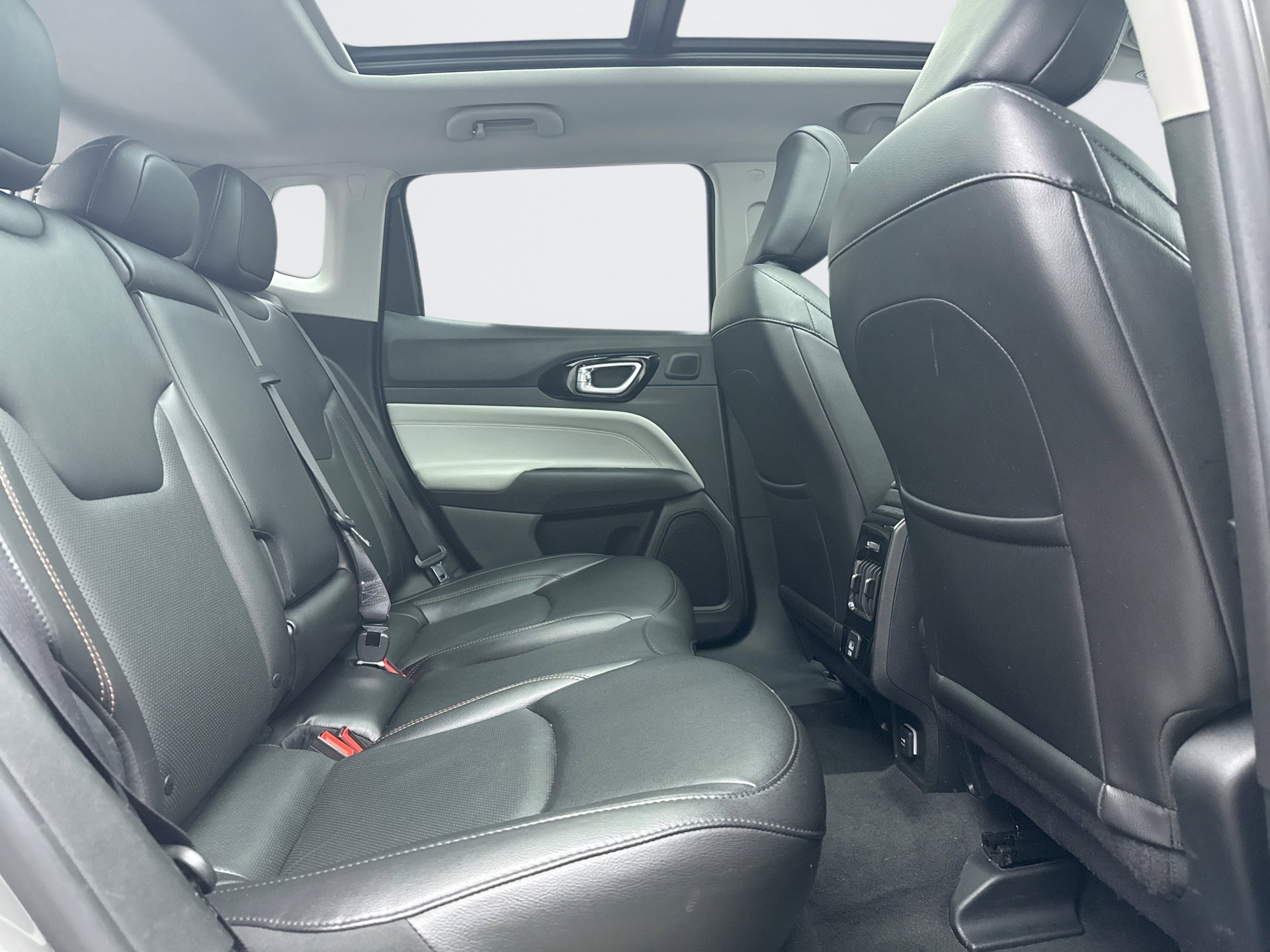 Used 2022 Jeep Compass Limited w/ Sun and Sound Group AWD/4WD image 19