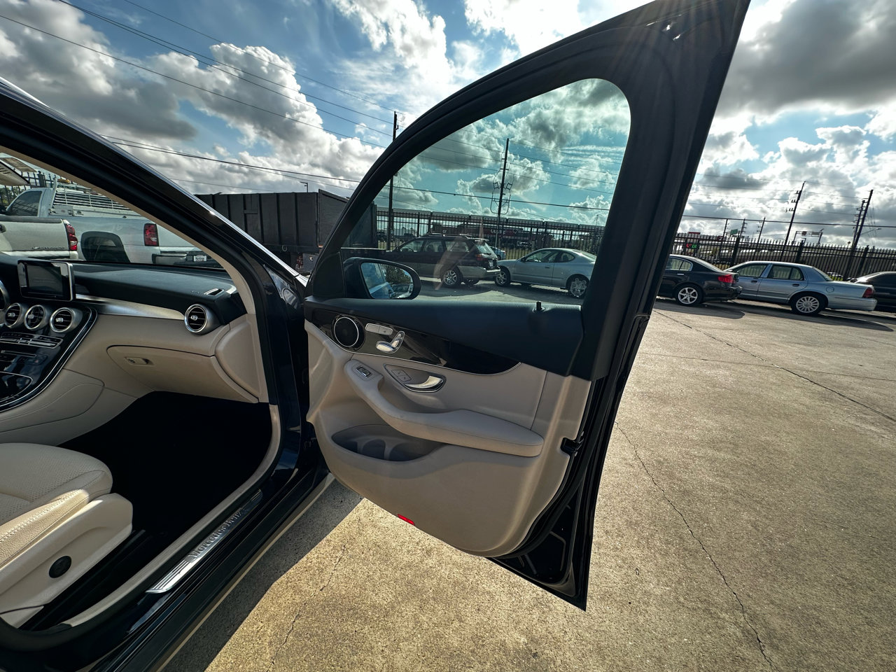 Used 2019 Mercedes-Benz GLC 300 image 23