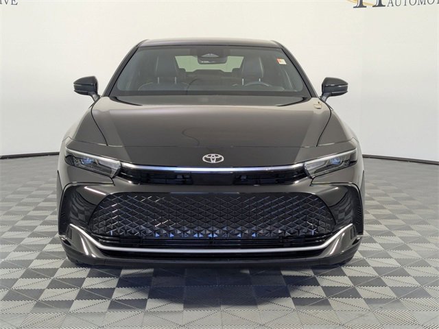 Used 2025 Toyota Crown XLE image 3