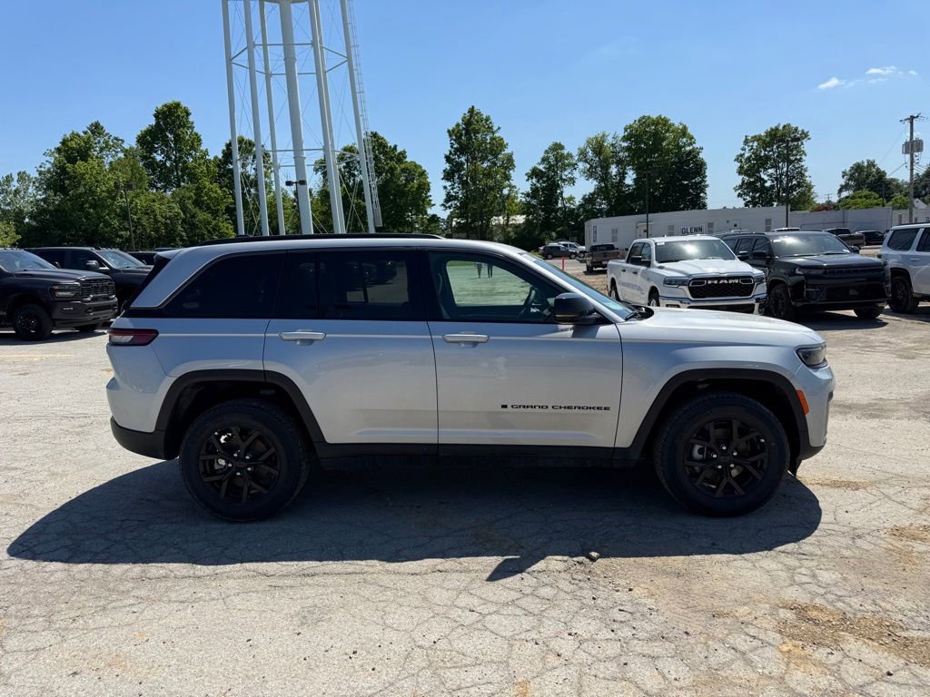 New 2026 Jeep Grand Cherokee Altitude AWD/4WD image 5