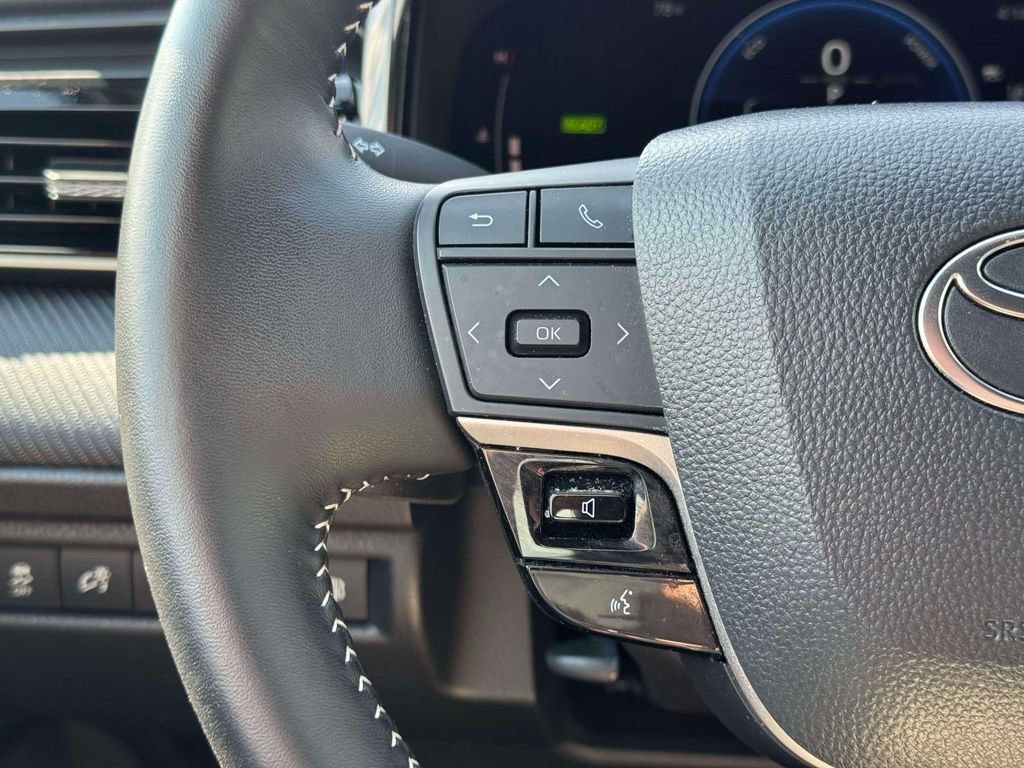Used 2025 Toyota Camry SE AWD/4WD image 24