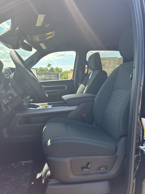 Used 2025 RAM 2500 Big Horn AWD/4WD image 6