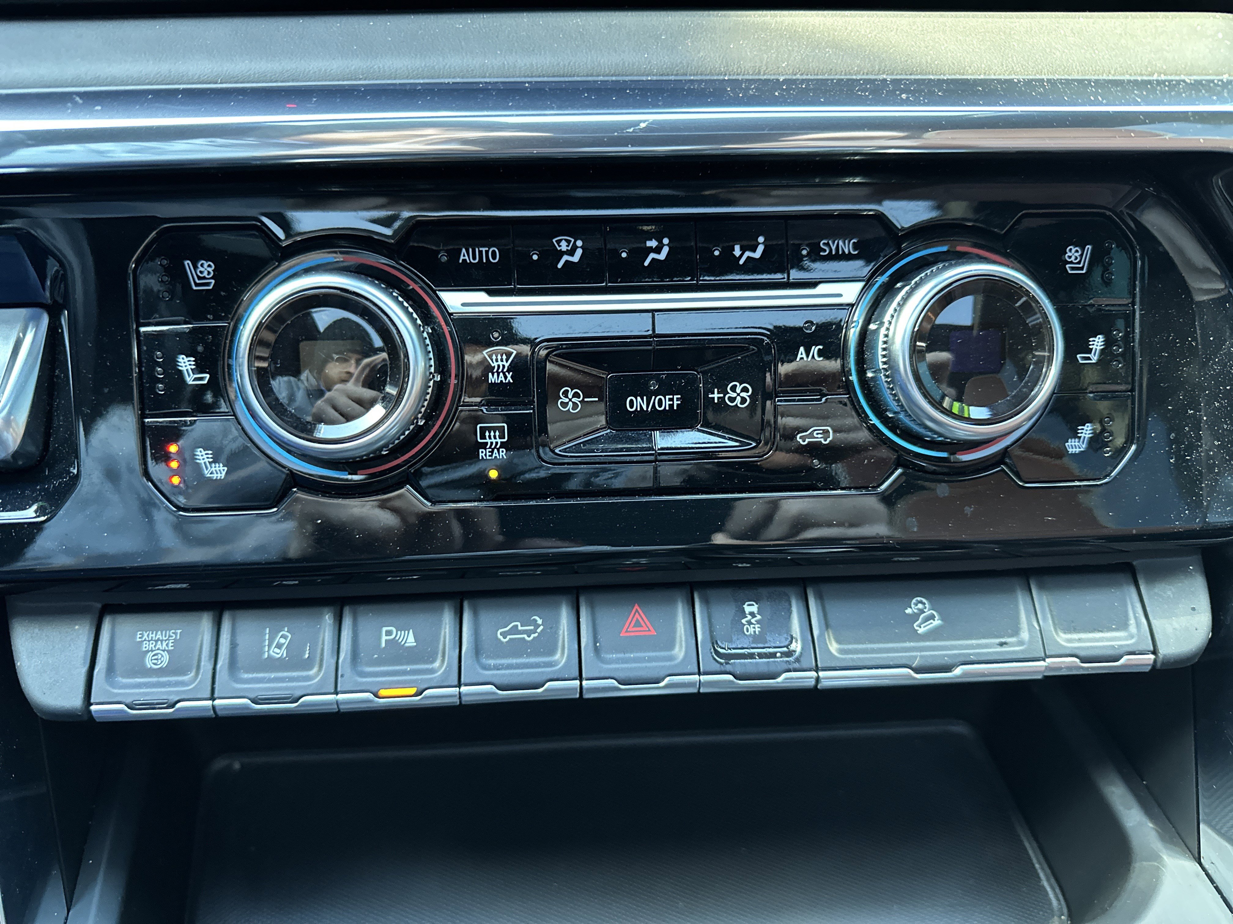 Used 2025 GMC Sierra 2500 Denali Ultimate w/ Max Trailering Package image 28