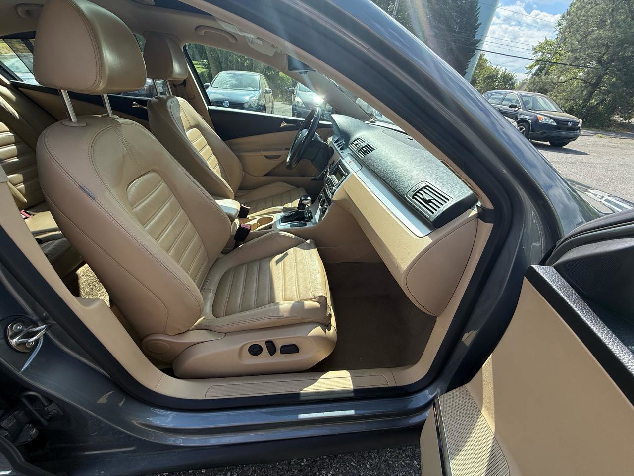 Used 2008 Volkswagen Passat VR6 FWD image 25