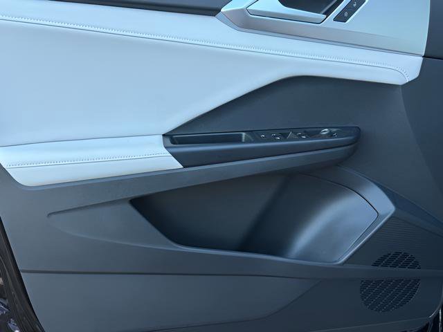 Used 2025 Volkswagen Taos SE image 17