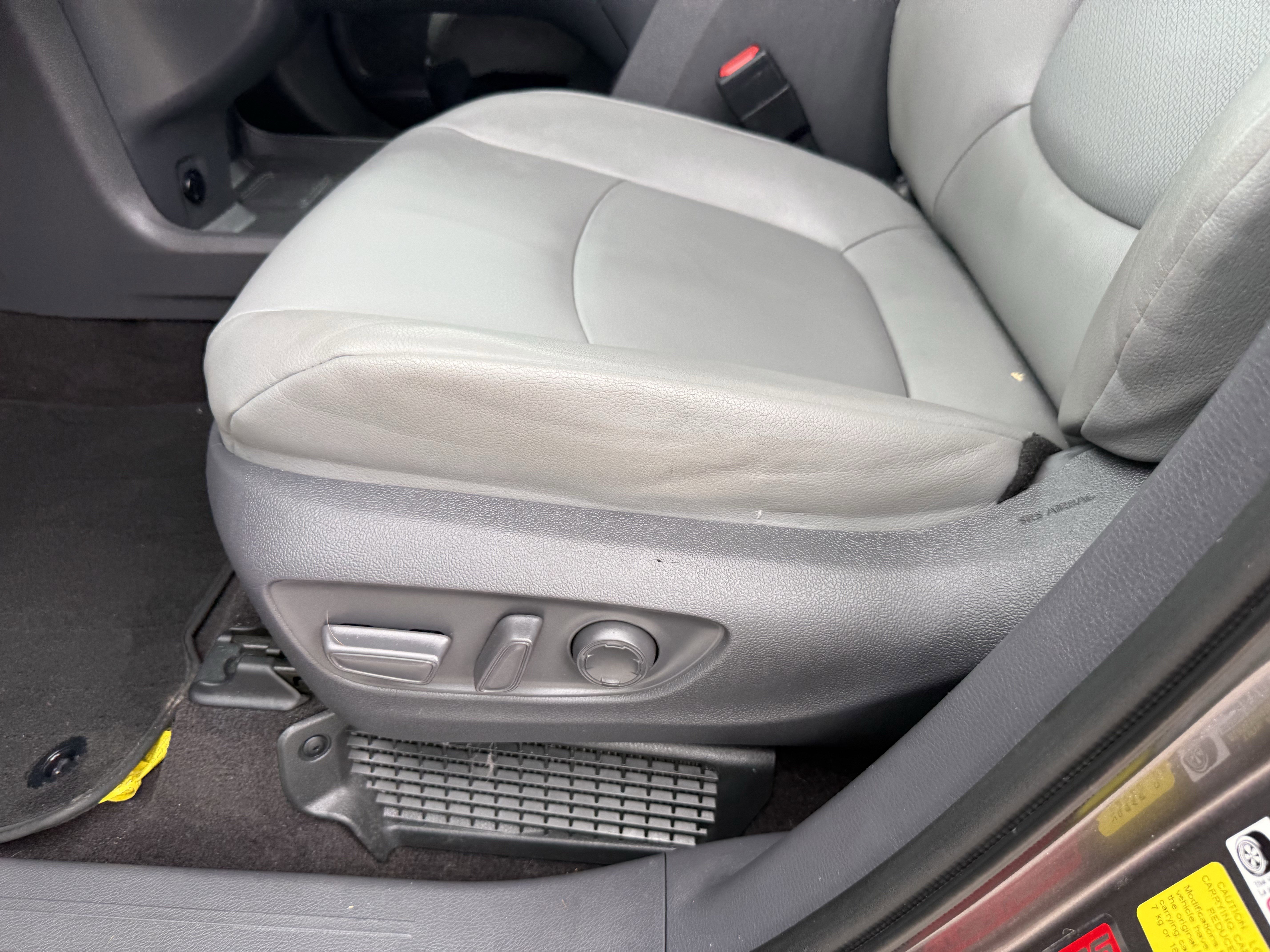 Used 2021 Toyota Sienna XLE w/ XLE Plus Package image 29