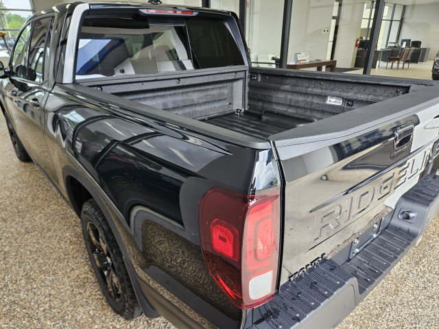 New 2026 Honda Ridgeline Black Edition image 4