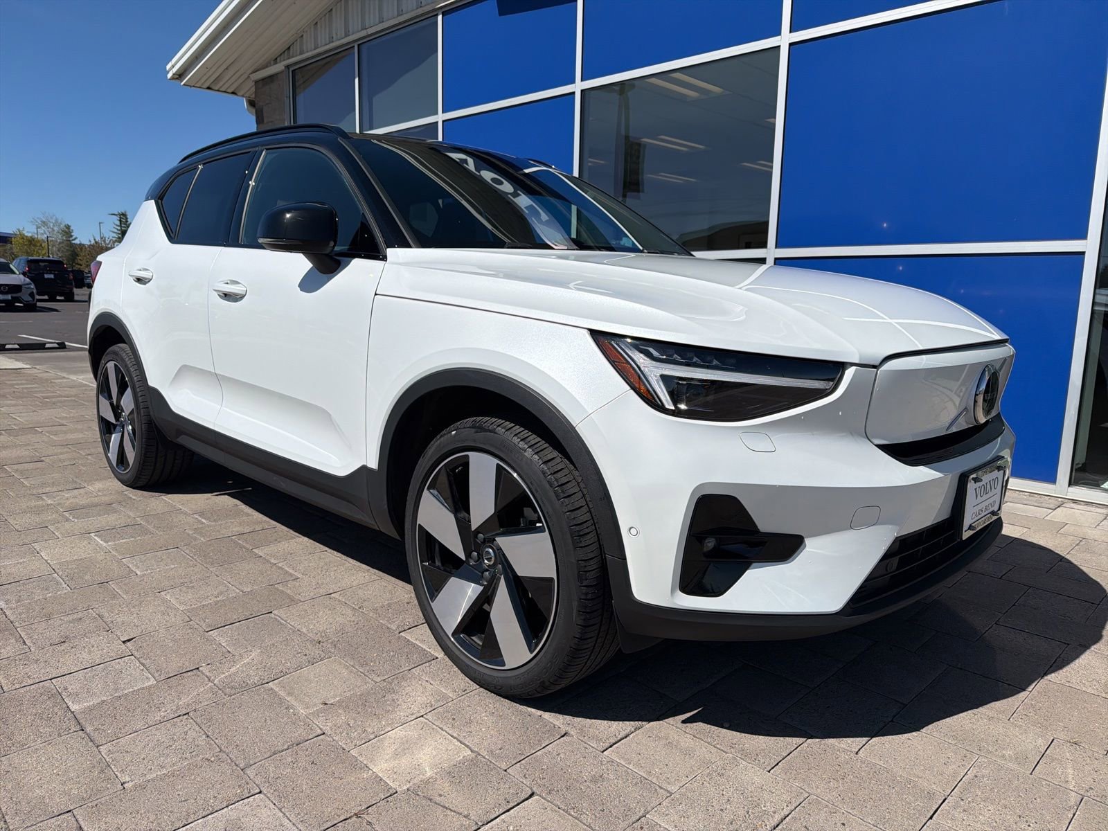 Used 2023 Volvo XC40 Recharge Ultimate w/ Protection Package Premier AWD/4WD image 2