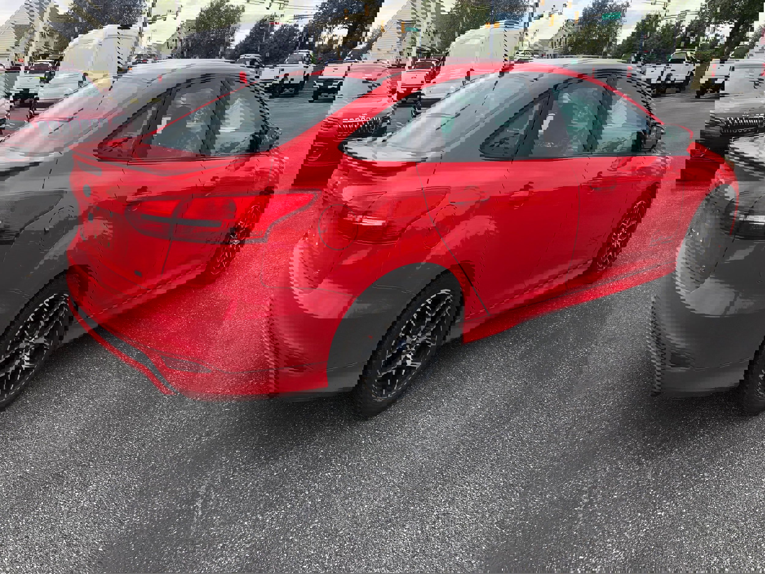 Used 2016 Ford Focus SE w/ SE Sport Package image 3